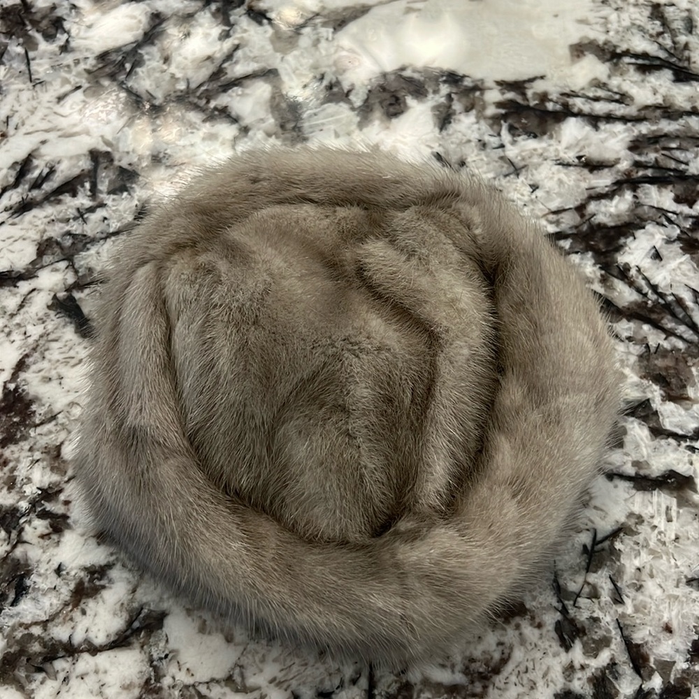 Vintage box Cerulean mink hat